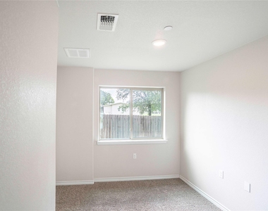 221 Birch Oak Dr - Photo Thumbnail 2