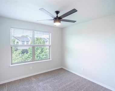 221 Birch Oak Dr - Photo Thumbnail 13