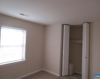 820 Runnel Ct - Photo Thumbnail 7