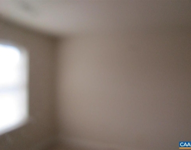 820 Runnel Ct - Photo Thumbnail 3