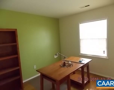 2405 Barracks Ct - Photo Thumbnail 3