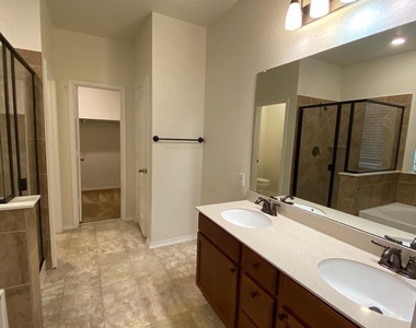 700 Screech Owl Dr - Photo Thumbnail 3