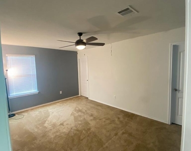 700 Screech Owl Dr - Photo Thumbnail 8