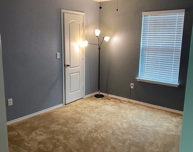 700 Screech Owl Dr - Photo Thumbnail 12