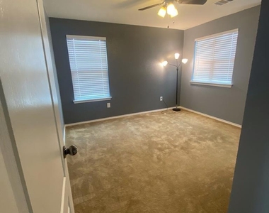 700 Screech Owl Dr - Photo Thumbnail 15