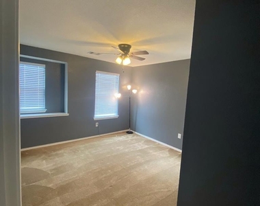 700 Screech Owl Dr - Photo Thumbnail 10