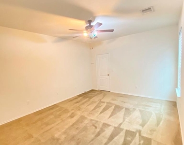 700 Screech Owl Dr - Photo Thumbnail 17