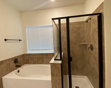 700 Screech Owl Dr - Photo Thumbnail 4