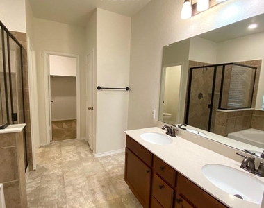 700 Screech Owl Dr - Photo Thumbnail 18