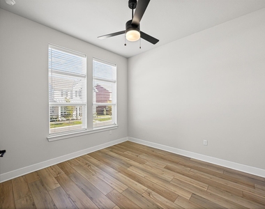 5806 Rangeland Rd - Photo Thumbnail 9