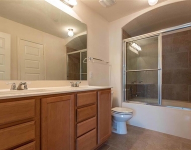 1620 Bryant Dr - Photo Thumbnail 9
