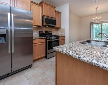 1620 Bryant Dr - Photo Thumbnail 3