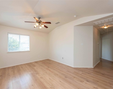 10502 Wylie Dr - Photo Thumbnail 7