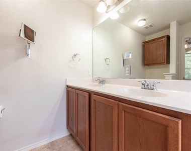 10502 Wylie Dr - Photo Thumbnail 12