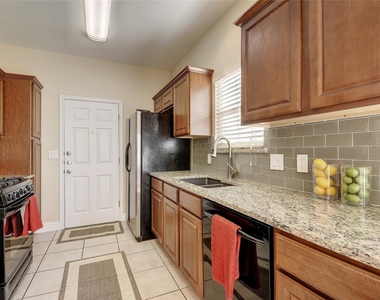 6011 Fairway St - Photo Thumbnail 6