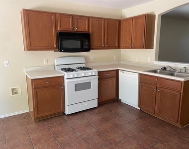 223 Nicole Way - Photo Thumbnail 6