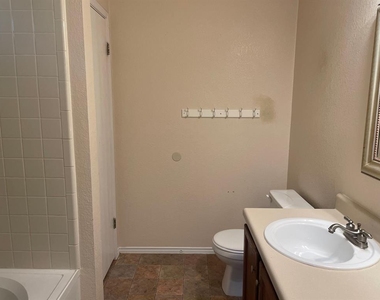223 Nicole Way - Photo Thumbnail 11