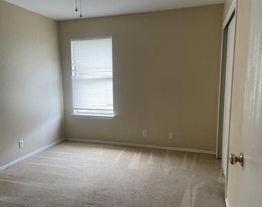 223 Nicole Way - Photo Thumbnail 15