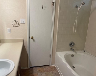 223 Nicole Way - Photo Thumbnail 12