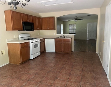 223 Nicole Way - Photo Thumbnail 7