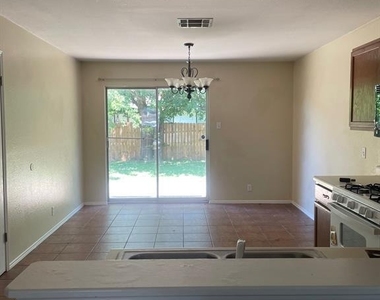 223 Nicole Way - Photo Thumbnail 5