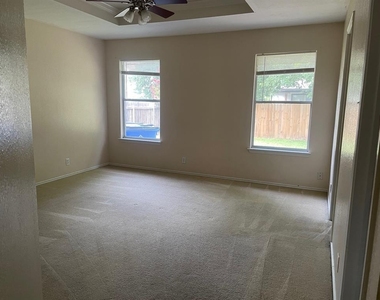 223 Nicole Way - Photo Thumbnail 9