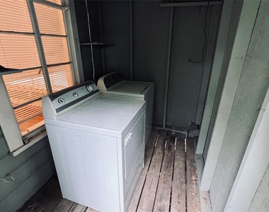 703 Upson St - Photo Thumbnail 9
