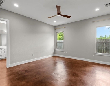 913 Stobaugh St - Photo Thumbnail 22