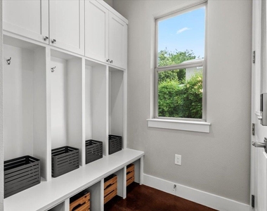 913 Stobaugh St - Photo Thumbnail 14