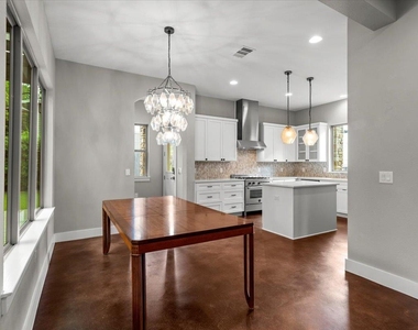 913 Stobaugh St - Photo Thumbnail 12
