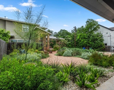 913 Stobaugh St - Photo Thumbnail 8