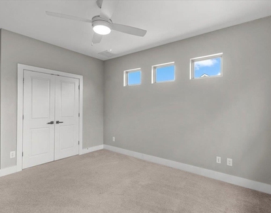 913 Stobaugh St - Photo Thumbnail 32