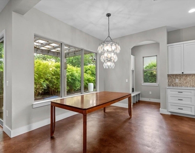 913 Stobaugh St - Photo Thumbnail 13