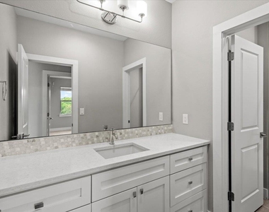913 Stobaugh St - Photo Thumbnail 33