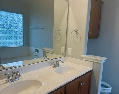 315 Nottingham Loop - Photo Thumbnail 7