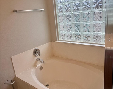 315 Nottingham Loop - Photo Thumbnail 8