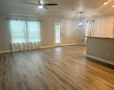 315 Nottingham Loop - Photo Thumbnail 1