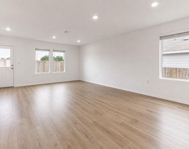 2612 Schwartz Ln - Photo Thumbnail 2