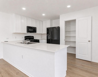 2612 Schwartz Ln - Photo Thumbnail 4