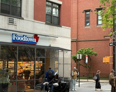 101 Clinton Street - Photo Thumbnail 17