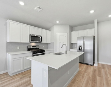 1024 Tipton St - Photo Thumbnail 4