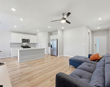 1024 Tipton St - Photo Thumbnail 9