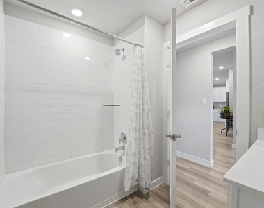 1024 Tipton St - Photo Thumbnail 16