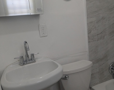 1911 W 3rd Street - Photo Thumbnail 7