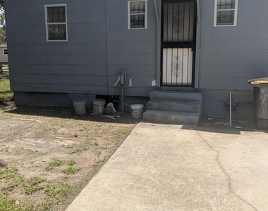 1911 W 3rd Street - Photo Thumbnail 10