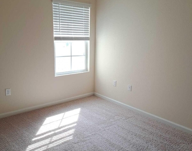 213 Pasadena Drive - Photo Thumbnail 11