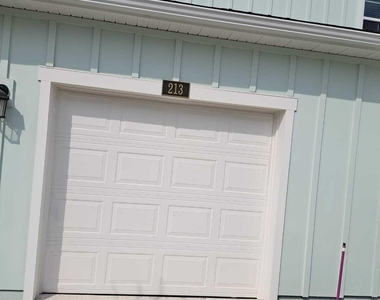 213 Pasadena Drive - Photo Thumbnail 2