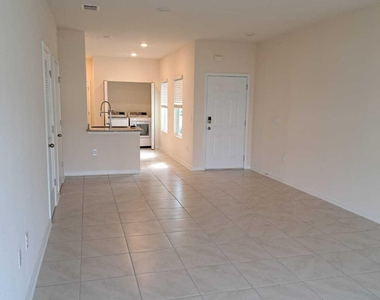213 Pasadena Drive - Photo Thumbnail 4
