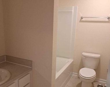 213 Pasadena Drive - Photo Thumbnail 13