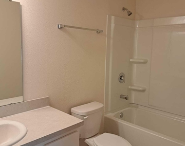 213 Pasadena Drive - Photo Thumbnail 10